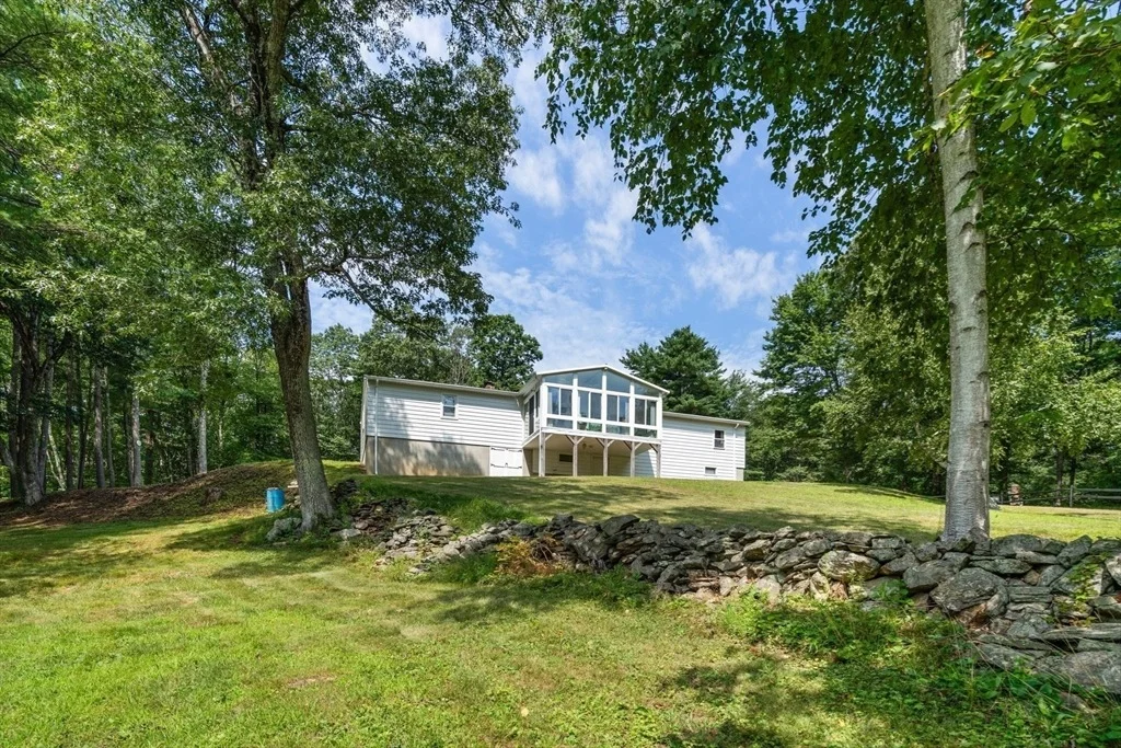 Photo of 749 Alpine Dr