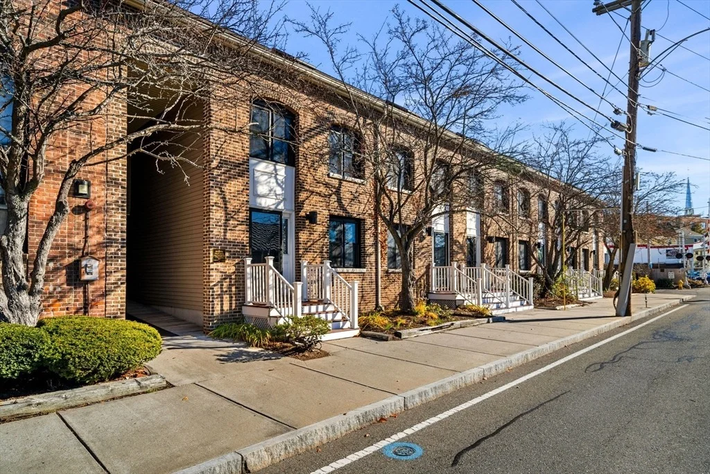 Photo of Unit 21 at 33 Maplewood Avenue