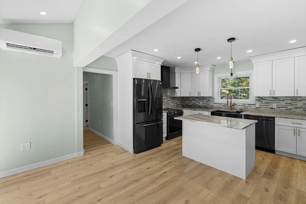 Photo of 711 Ware St