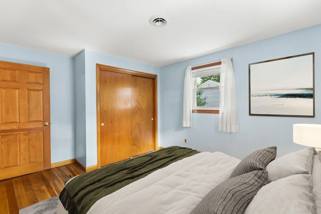 Photo of 28 Windsor Cir