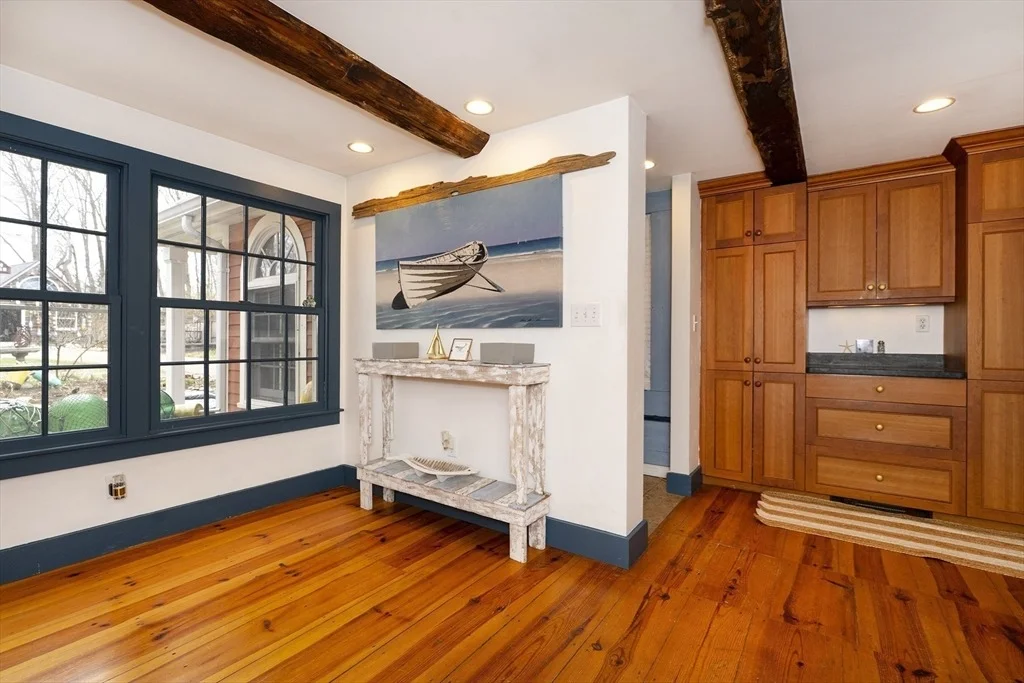 Photo of 356 Main St
