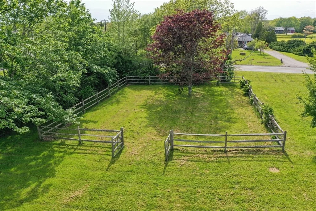 Photo of 460 W Main Rd