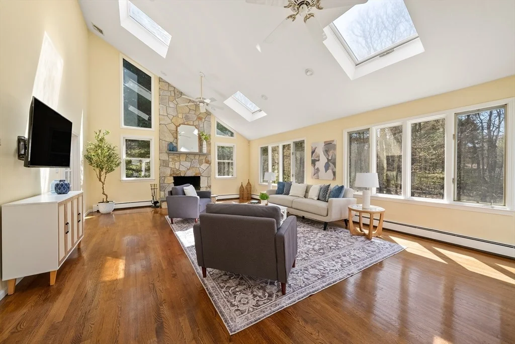 Photo of 16 Foxhunt Trail