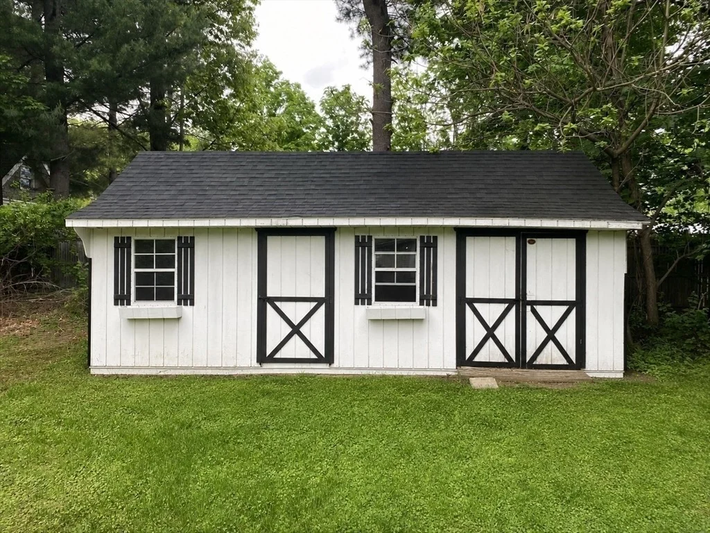 Photo of 915 Bradley Road