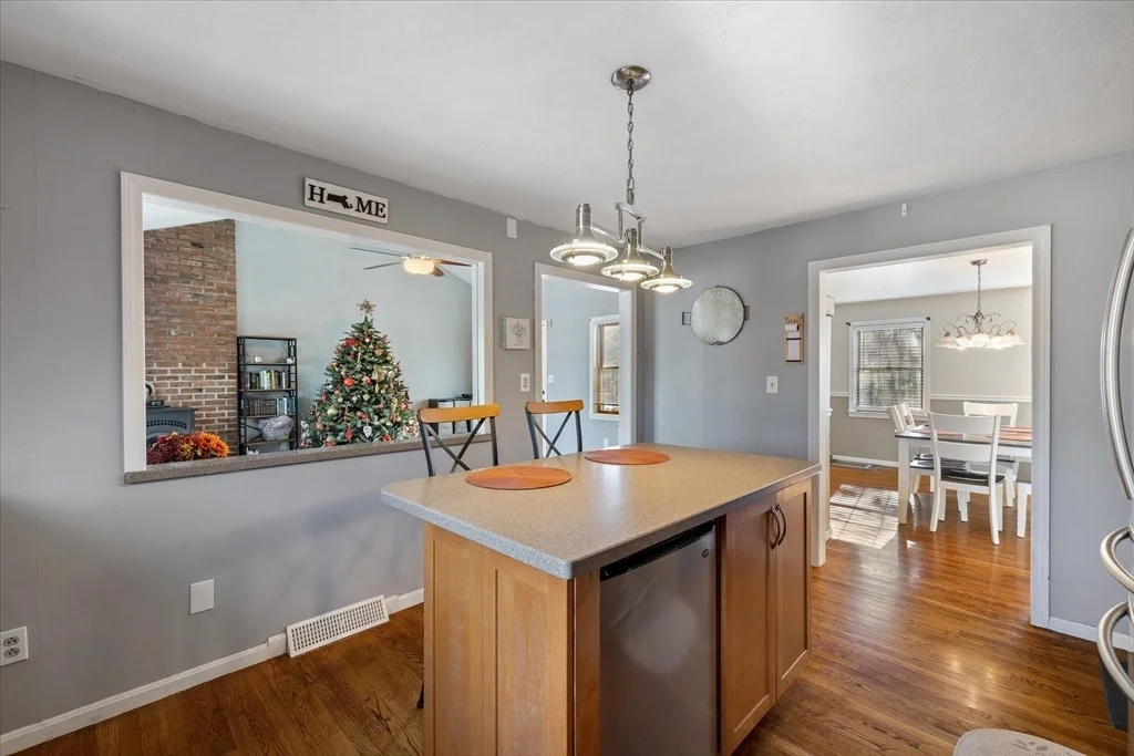 Photo of 75 Klebart Ave