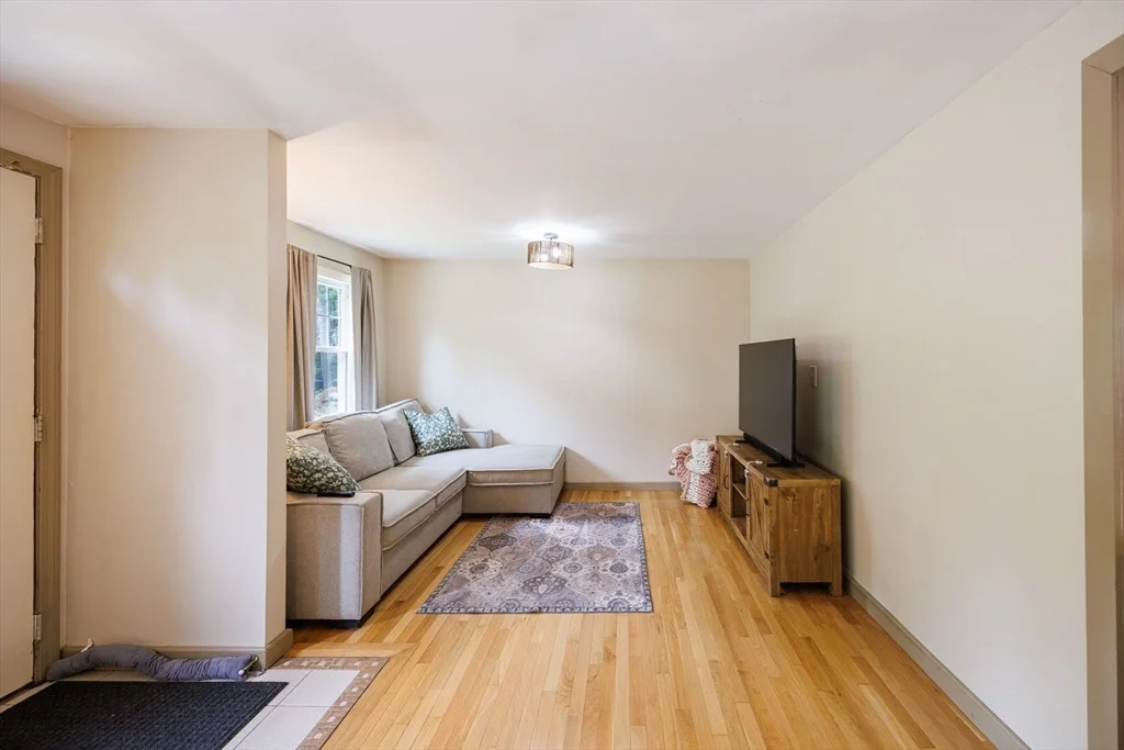 Photo of 142 Squannacook Rd