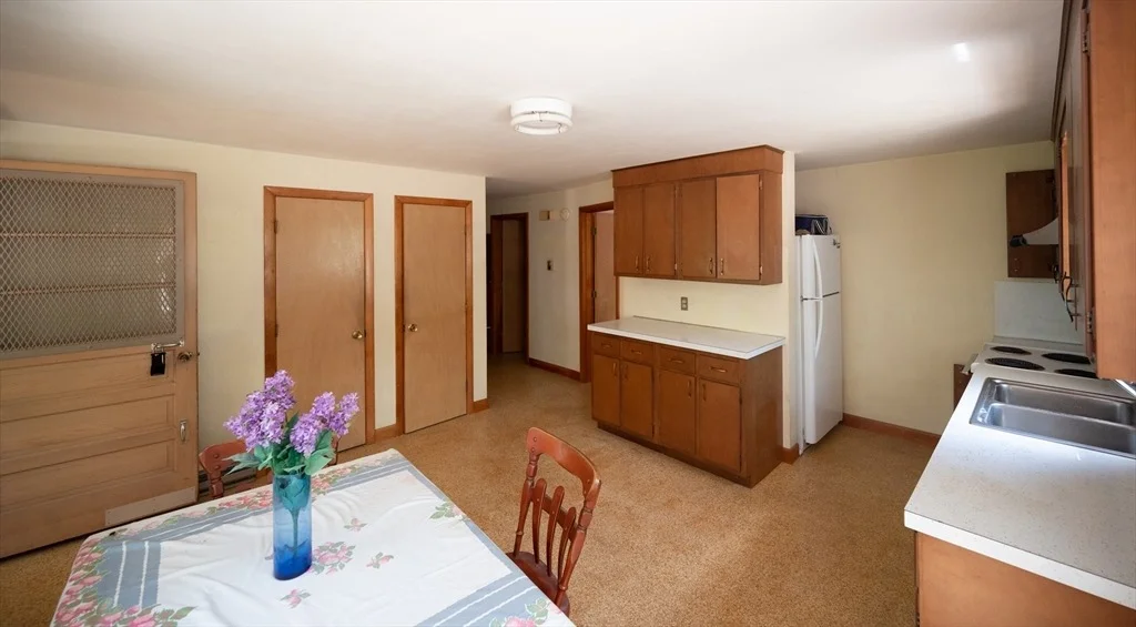 Photo of 320 Fort Pond Rd