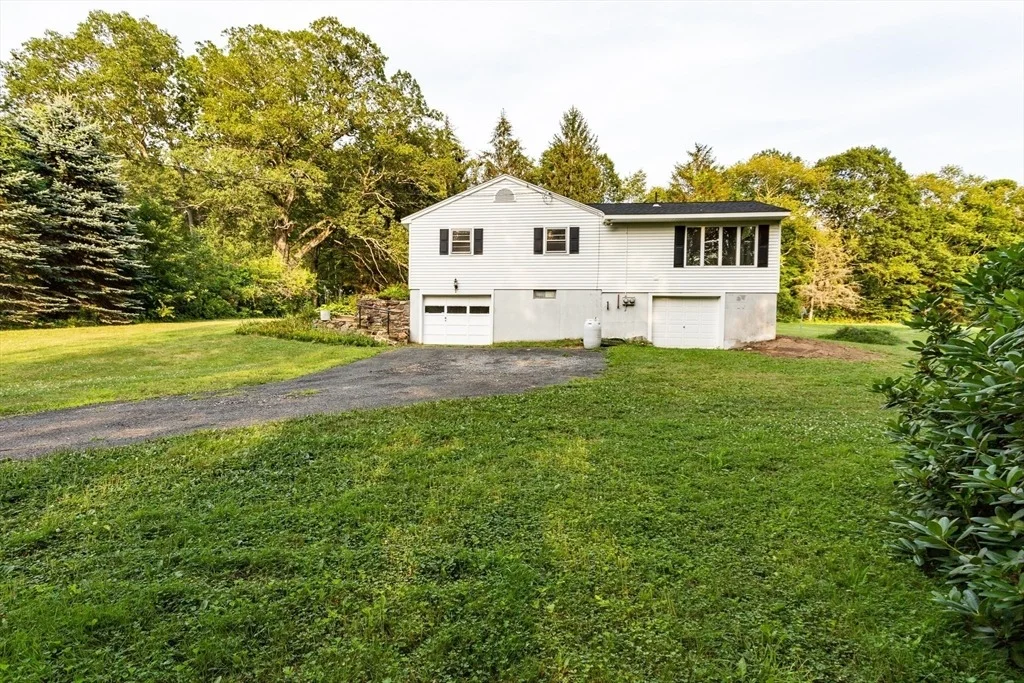 Photo of 1102 East Rd