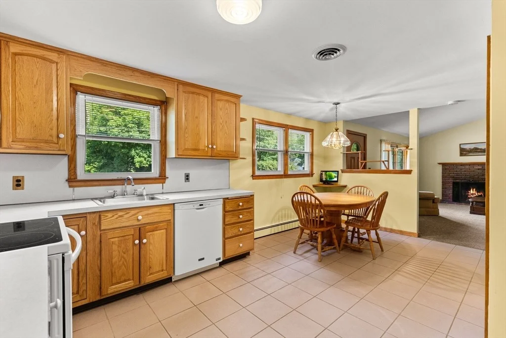 Photo of 28 Windsor Cir