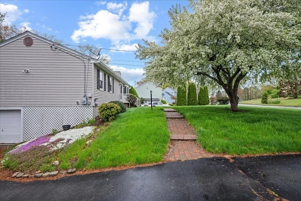 Photo of 11 Riverside Dr