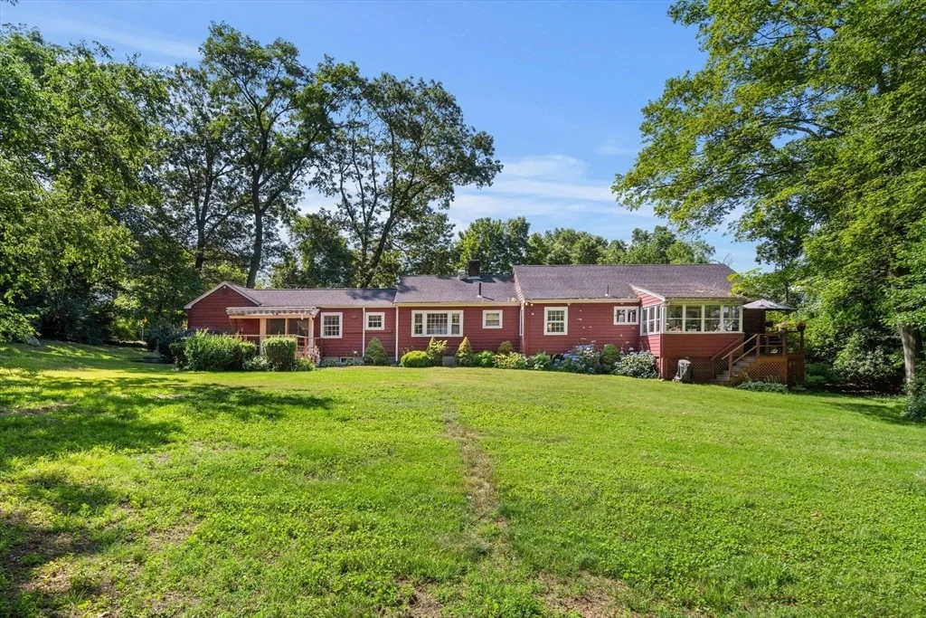 Photo of 10 Maple St