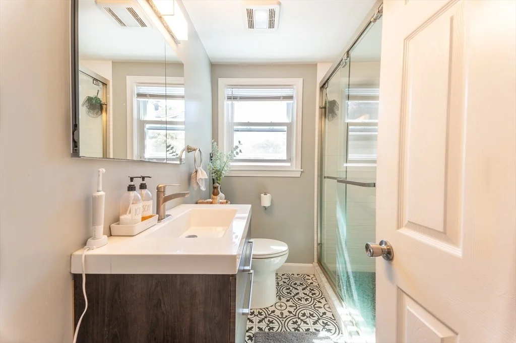 Photo of 37 Maple Ave