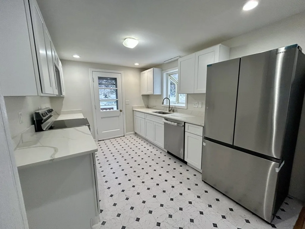 Photo of 48 Hemlock Dr