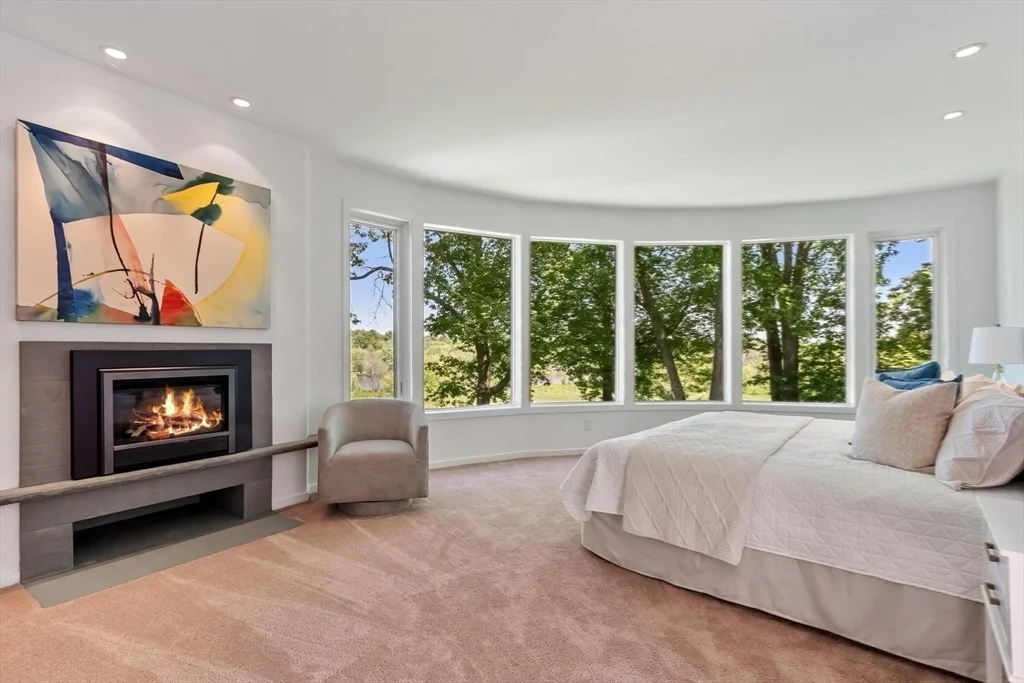 Photo of 389 River Rd