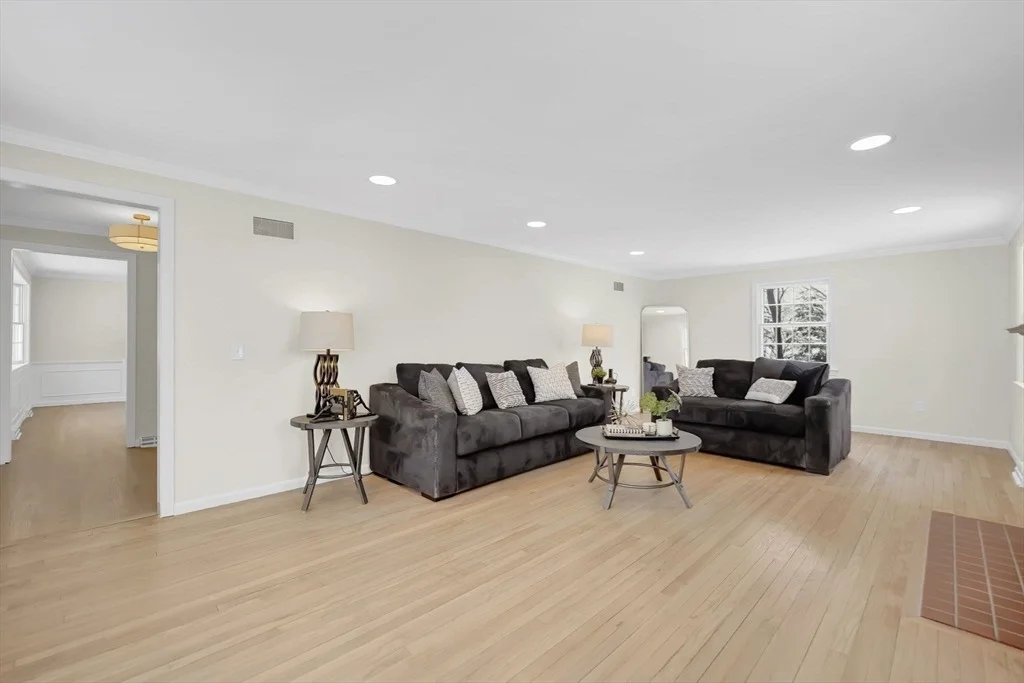 Photo of 59 Lawrence Dr