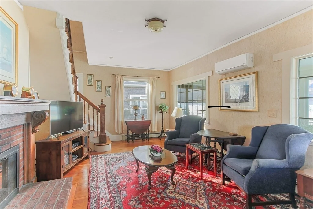 Photo of 48 Holbrook Ave