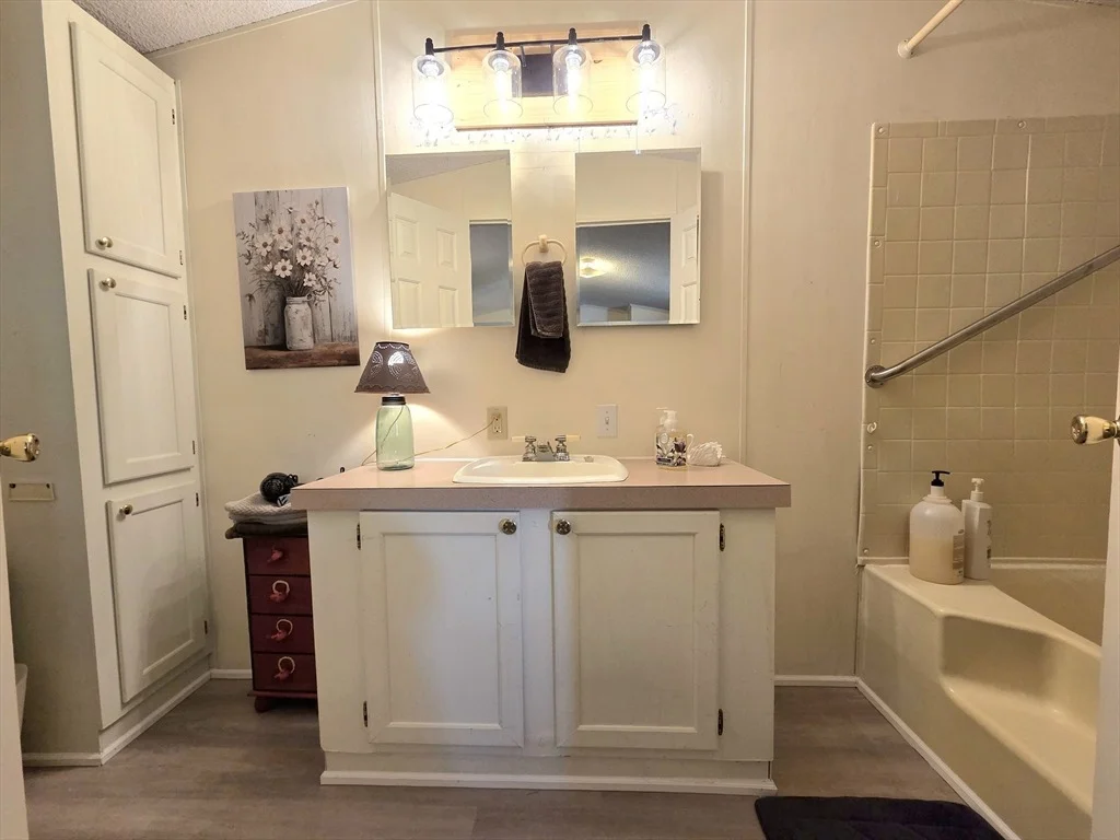 Photo of 72 Holiday Cir