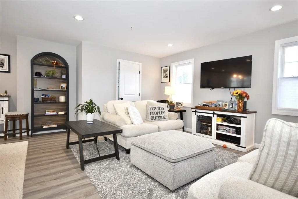 Photo of Unit 2 at 550 Spring Street