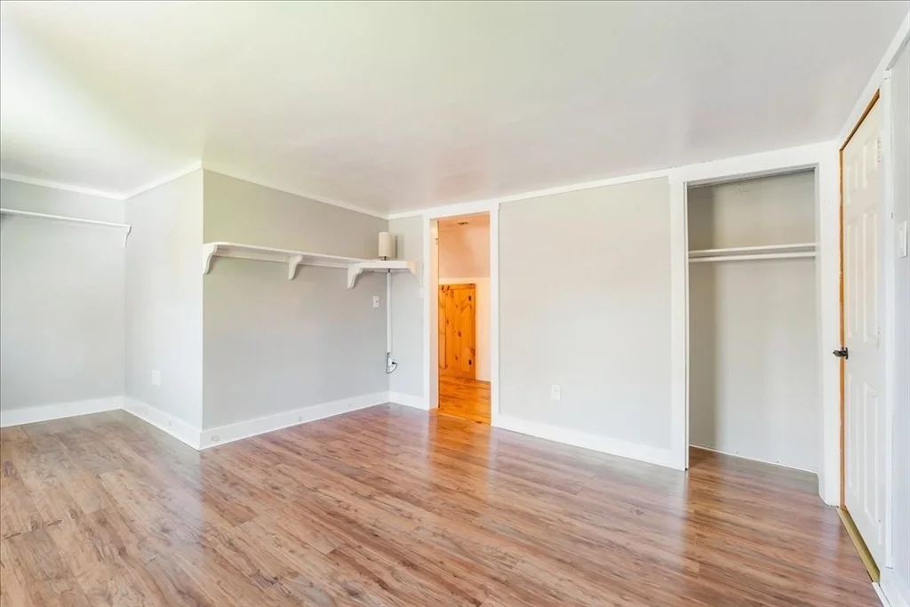 Photo of 1359 Broadway