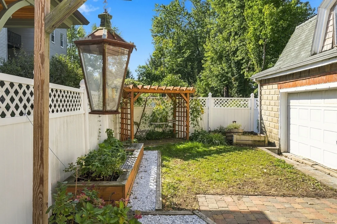 Photo of 12 Linden Pl