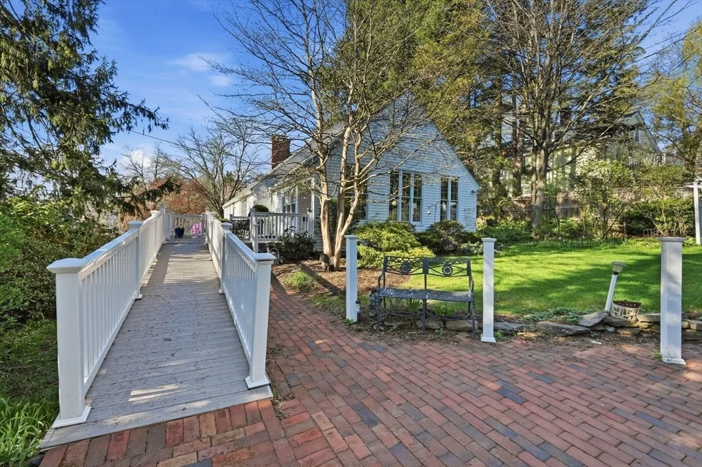 Photo of 10 Dana St