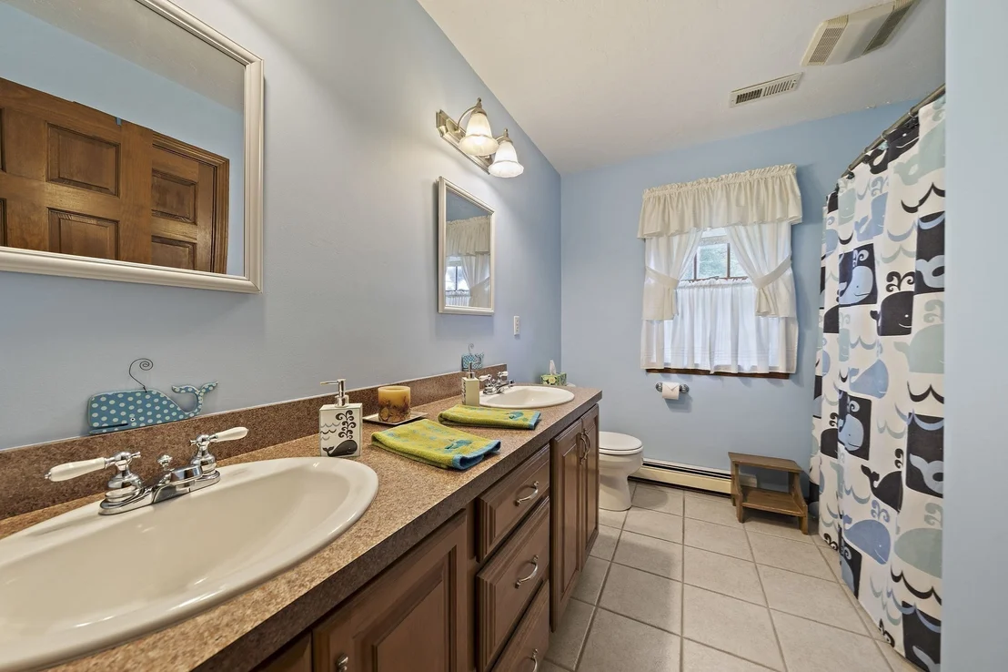 Photo of 49 Lantern Ln