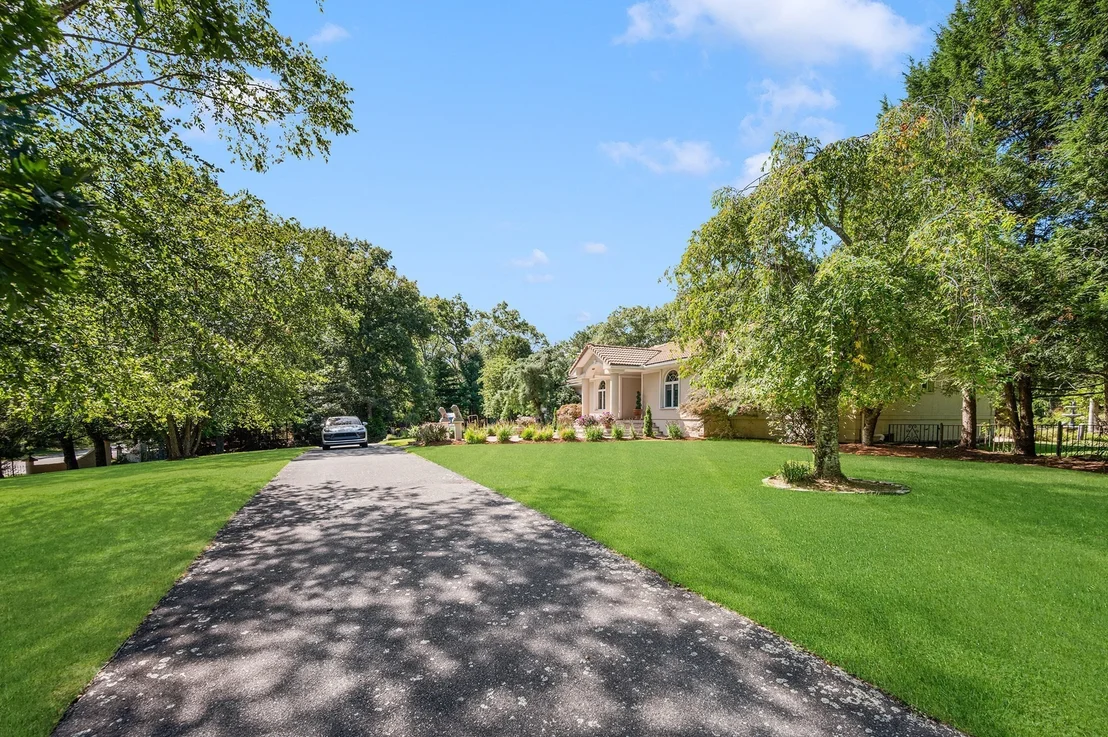 Photo of 22 Brook View Dr