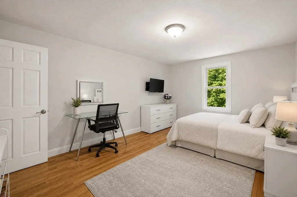Photo of 74 Lakeview Rd