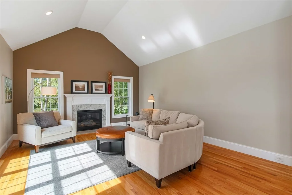 Photo of 102 Kennedy Cir