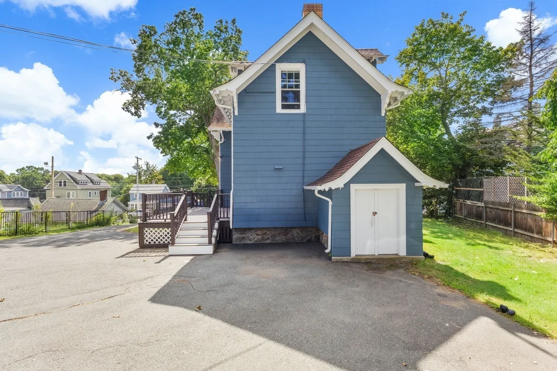 Photo of 121 Bridge St