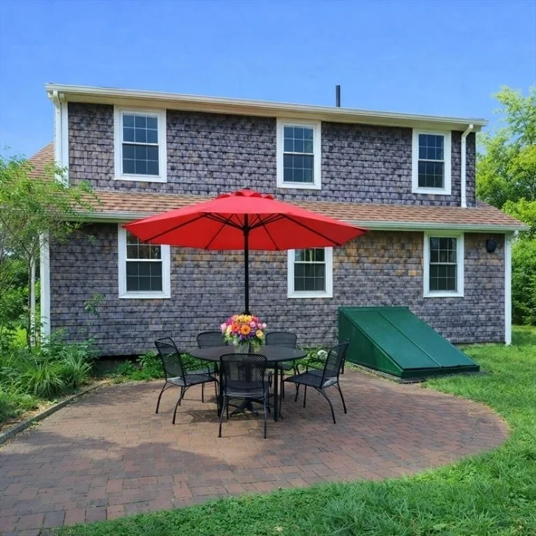Photo of 4 Meadow Ln