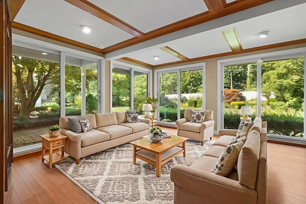 Photo of 10 Parsonage Ln