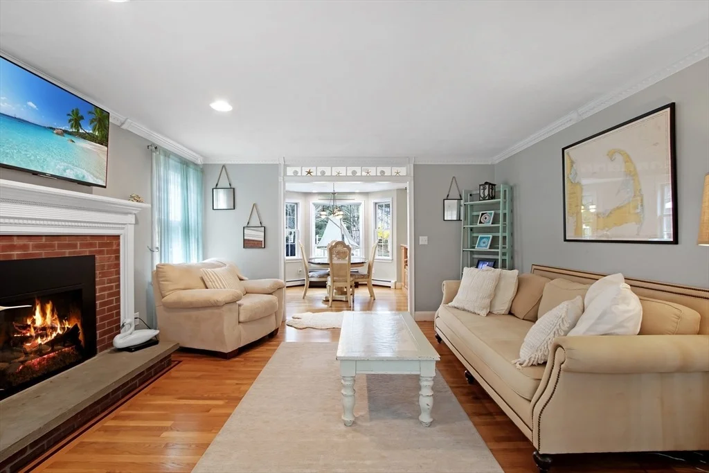 Photo of 842 Main St