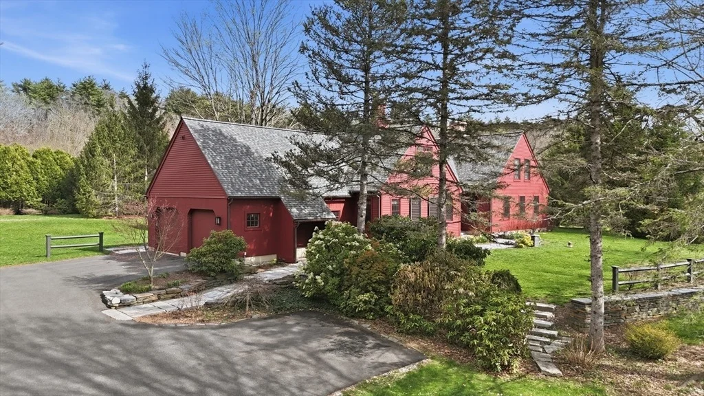 Photo of 281 Leverett Rd