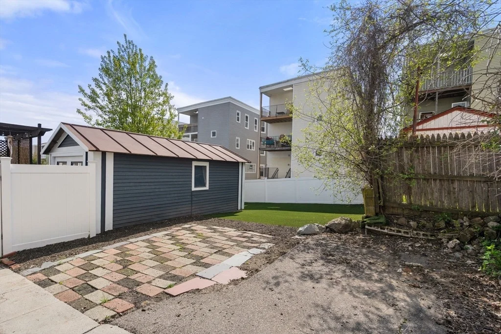 Photo of 48 Bettinson Ave