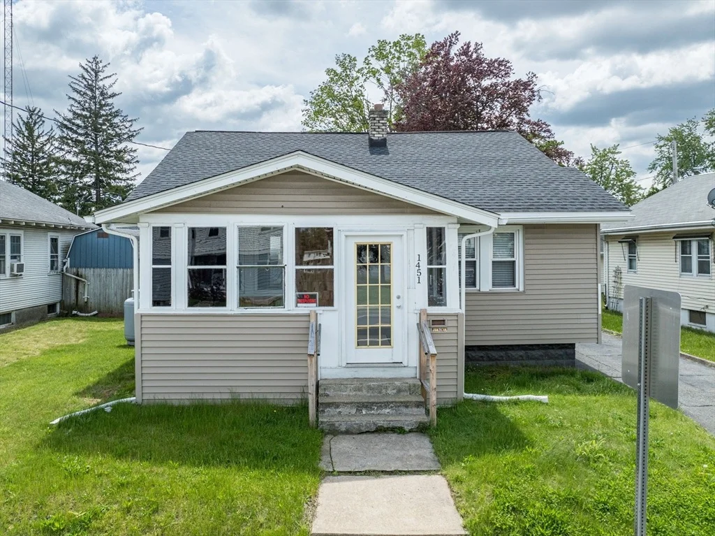 Photo of 1451 Bay St