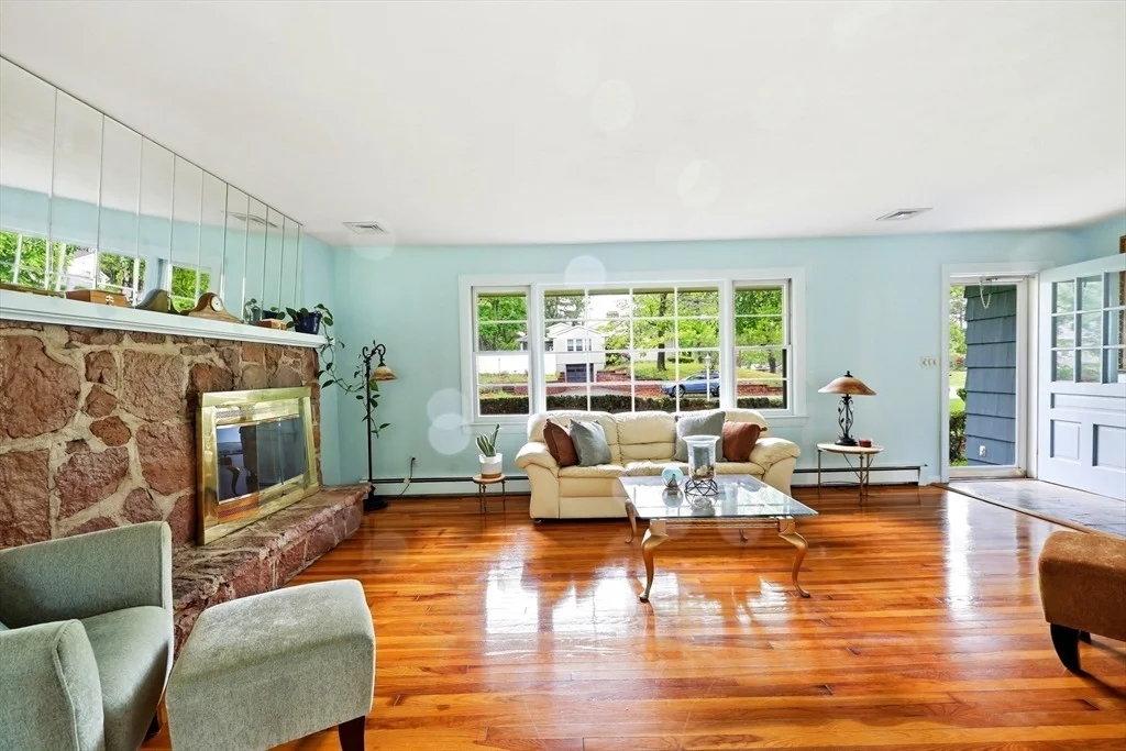 Photo of 87 Squire Ln