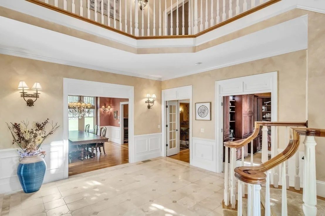 Photo of 2 Stonegate Ln