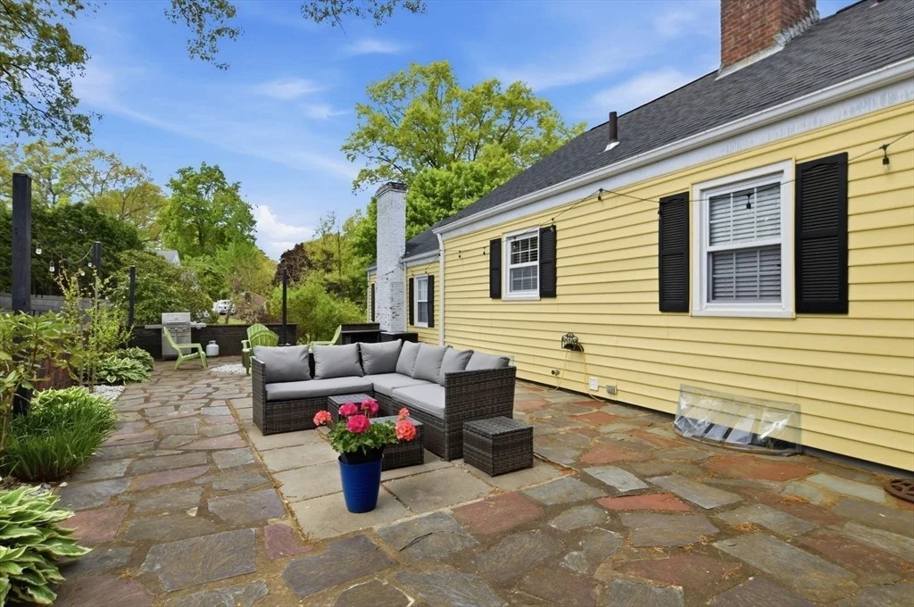 Photo of 620 Roosevelt Ave