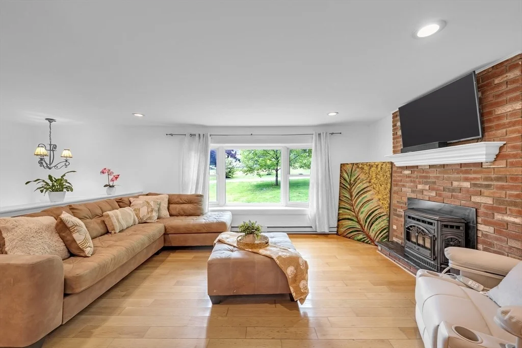 Photo of 27 Hillside Dr