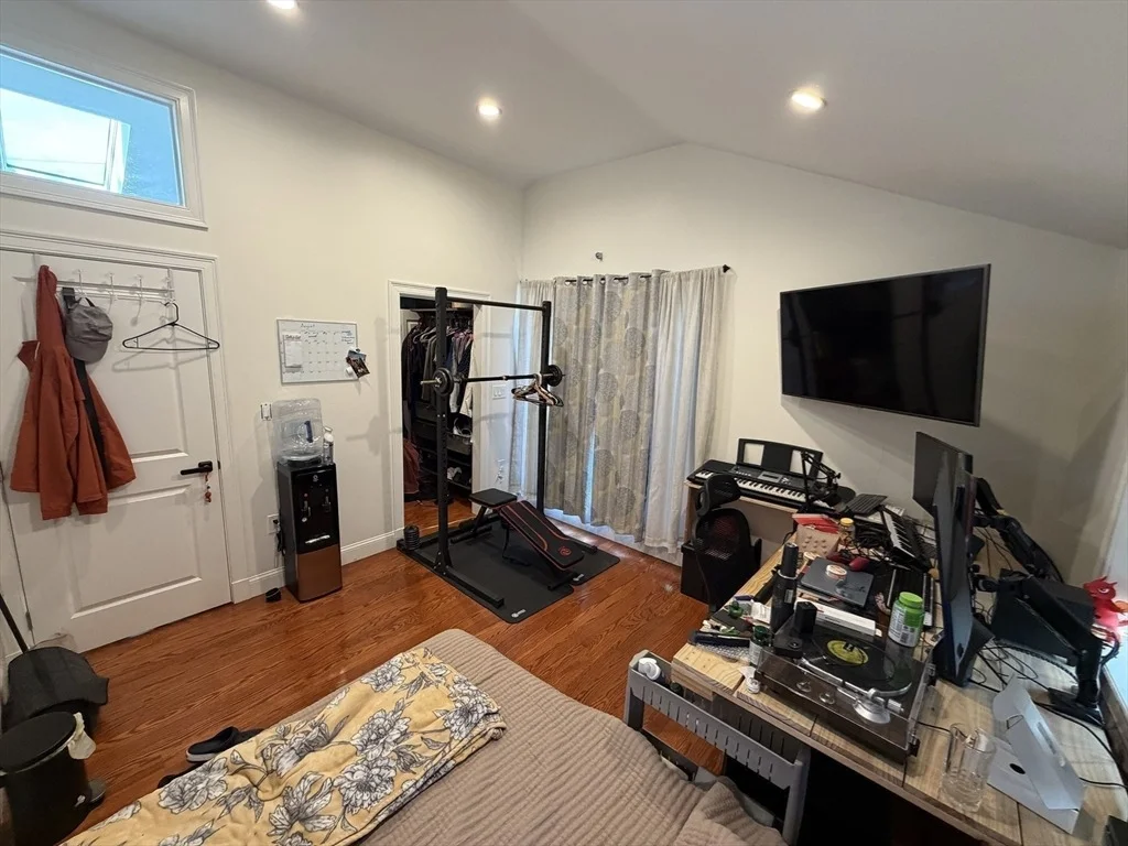 Photo of 32 Fremont Ave