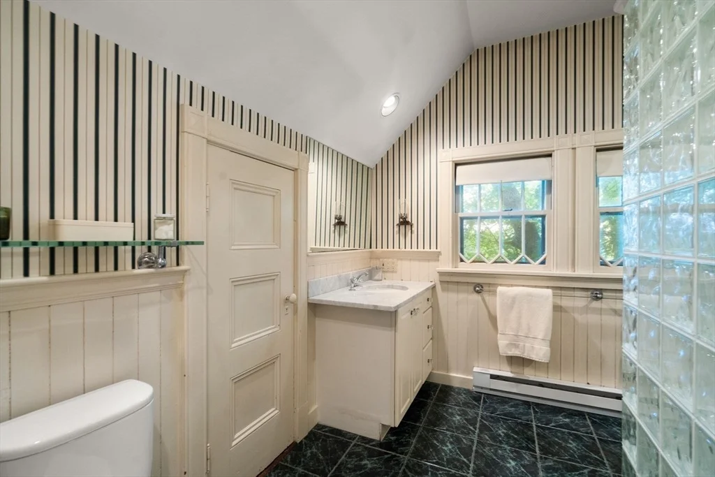 Photo of 379 Central