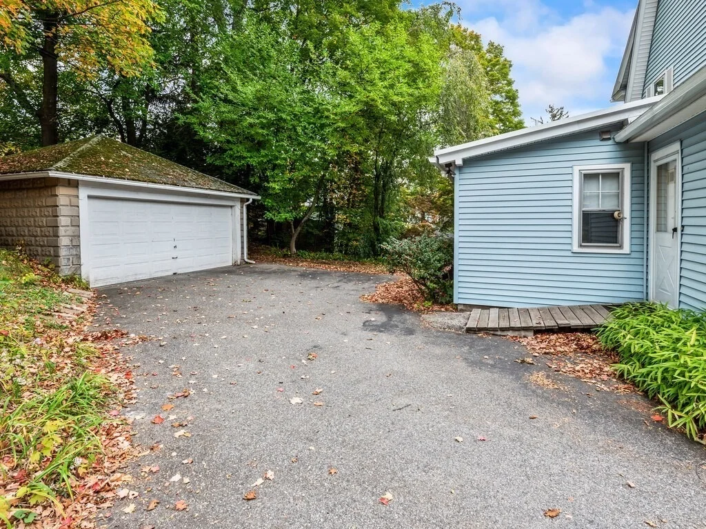Photo of 83 Commodore Rd
