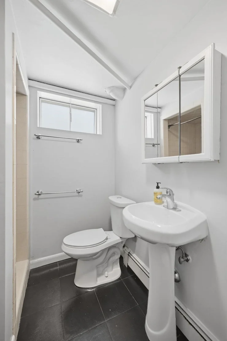 Photo of 84 Oak Street