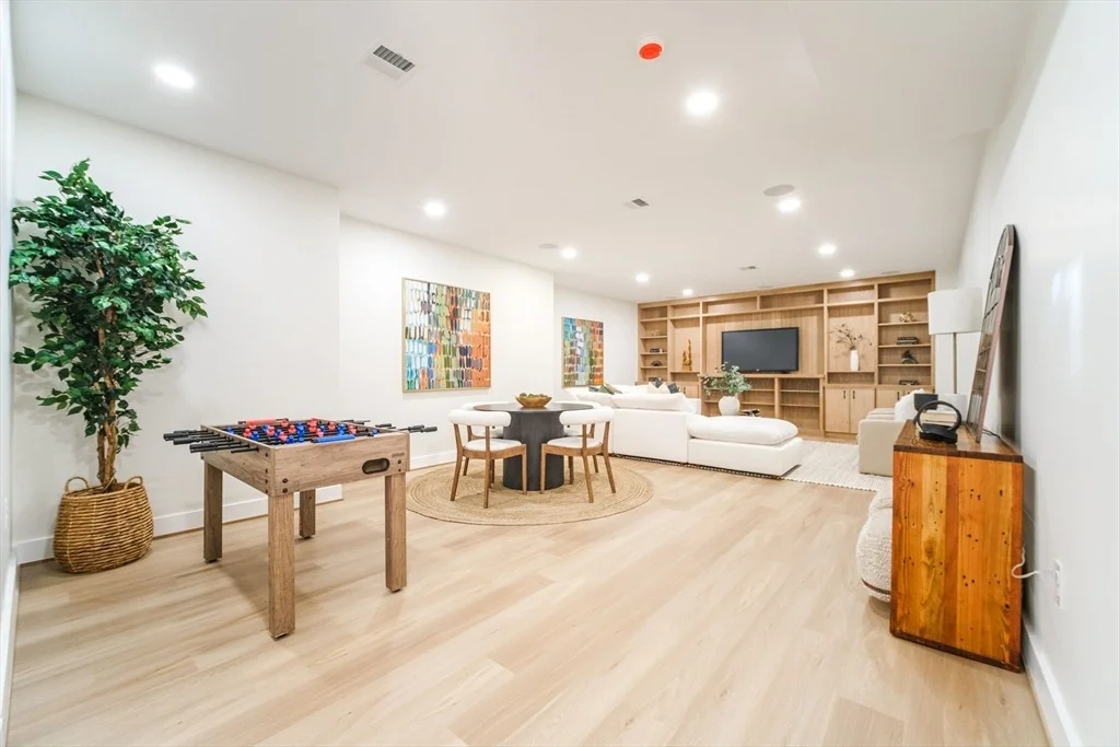 Photo of 6 Newbury Park