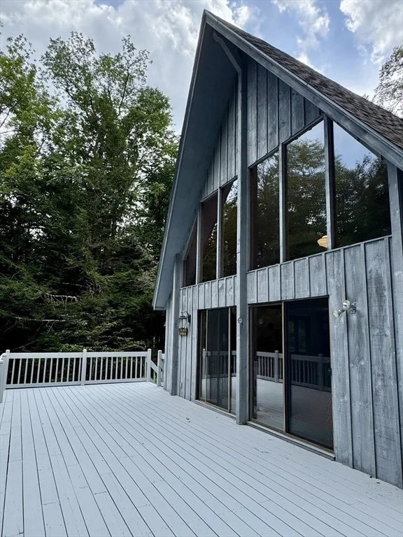 Photo of 80 River Road