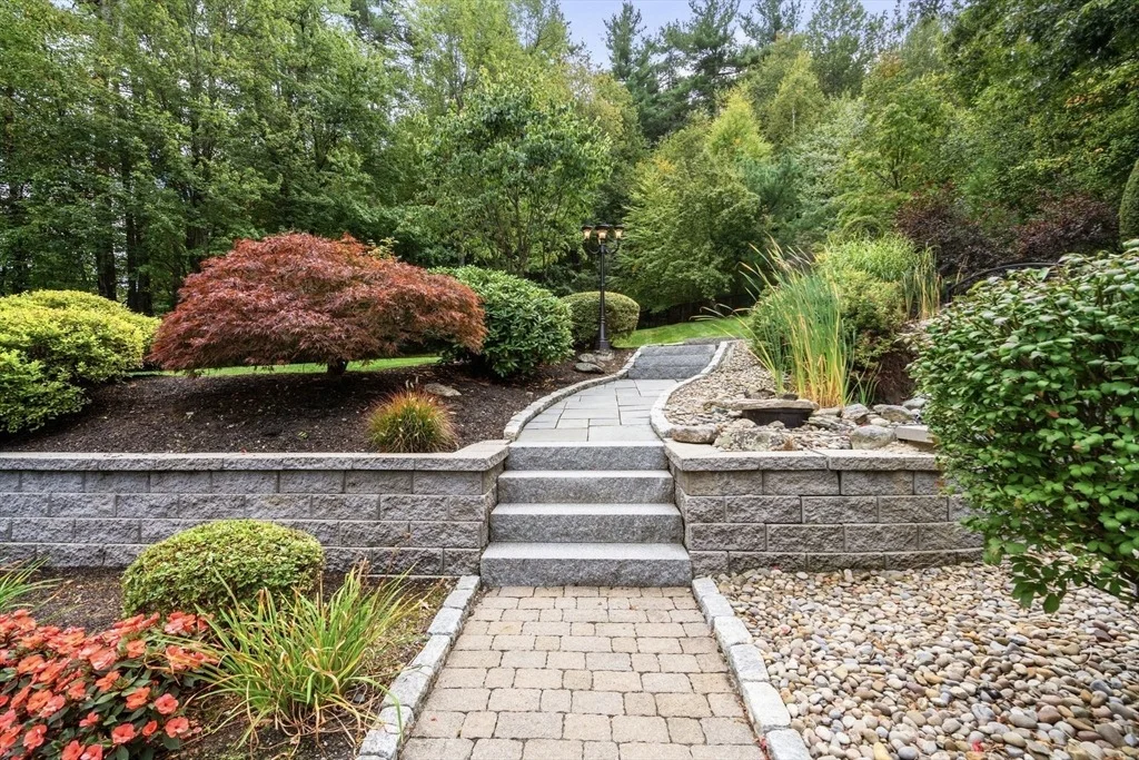 Photo of 253 Cranbrook Dr