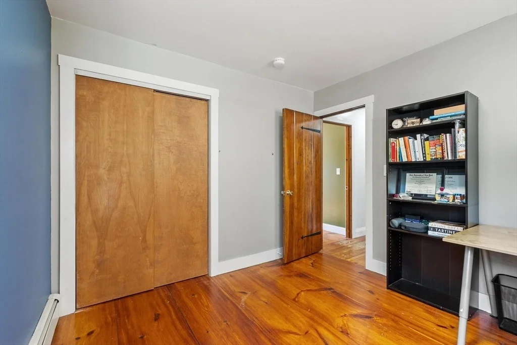 Photo of 885 Royalston