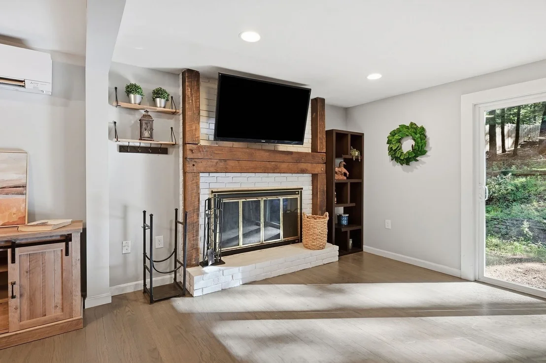 Photo of 218 Heatherstone Rd