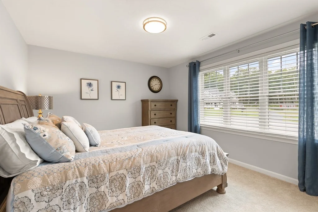 Photo of 10 Applewood Ln